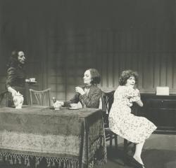 YE1983_11_PH014