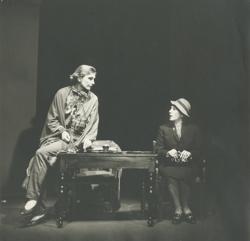 YE1983_11_PH018