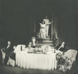 YE1983_11_PH021
