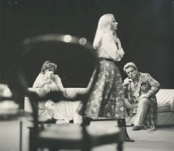 YE1984_10_PH003