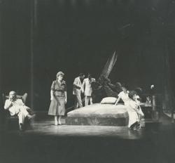 YE1984_11_PH005