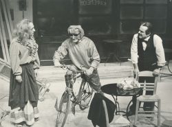 YE1985_04_PH002