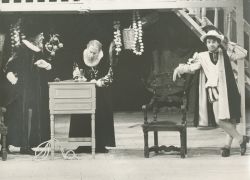 YE1985_11_PH018