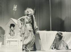 YE1990_04_PH001
