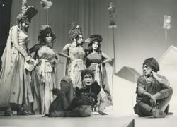 YE1990_04_PH002