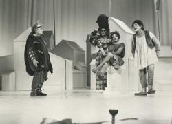 YE1990_04_PH014