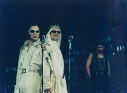 YE1999_13_PH010