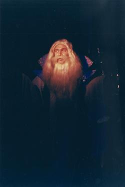 YE2001_10_PH003