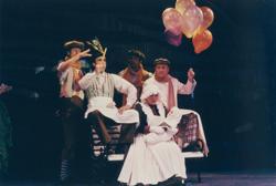 YE2001_10_PH008