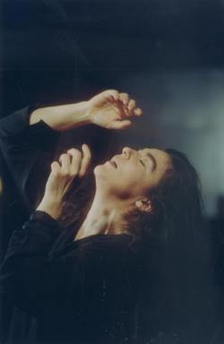 YE2002_04_PH001