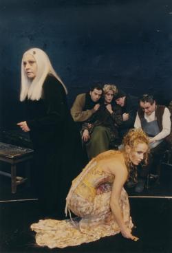 YE2004_17_PH010