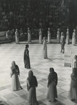 YE1957_08_PH024