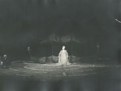 YE1982_09_PH016