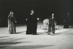 YE1989_11_PH003